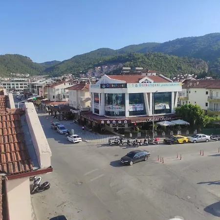 Sehir Merkezinde Erasta Avm Karsisinda Manzarali Muhtesem Luks Dort Odali Ayri Mutfakli Genis Terasli Ve Balkonlu Ev Fethiye