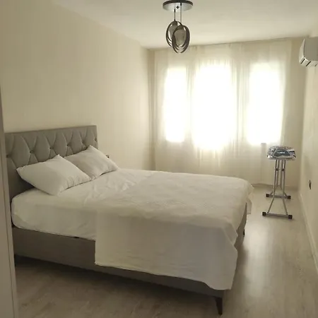 Sehir Merkezinde Erasta Avm Karsisinda Manzarali Muhtesem Luks Dort Odali Ayri Mutfakli Genis Terasli Ve Balkonlu Ev * Fethiye