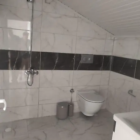 Sehir Merkezinde Erasta Avm Karsisinda Manzarali Muhtesem Luks Dort Odali Ayri Mutfakli Genis Terasli Ve Balkonlu Ev * Fethiye