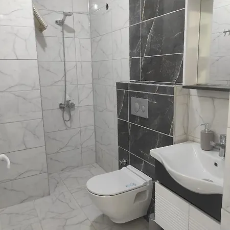 Sehir Merkezinde Erasta Avm Karsisinda Manzarali Muhtesem Luks Dort Odali Ayri Mutfakli Genis Terasli Ve Balkonlu Ev * Fethiye